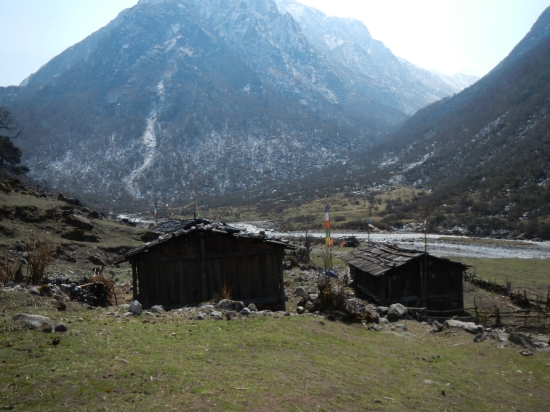 The traditional Sherpa village of Thudam.